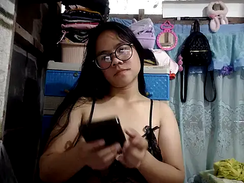 Snapshot of xxdreamgirl69 chatting on March 5, 1:01 am xxdreamgirl69 online show from March 5, 1:01 am