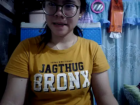 Snapshot of xxdreamgirl69 chatting on March 12, 9:59 am xxdreamgirl69 online show from March 12, 9:59 am