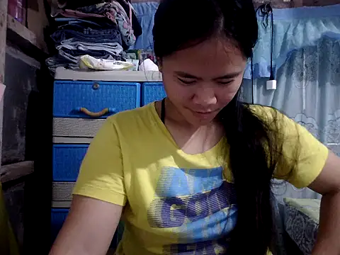 Snapshot of xxdreamgirl69 chatting on April 2, 1:47 am xxdreamgirl69 online show from April 2, 1:47 am