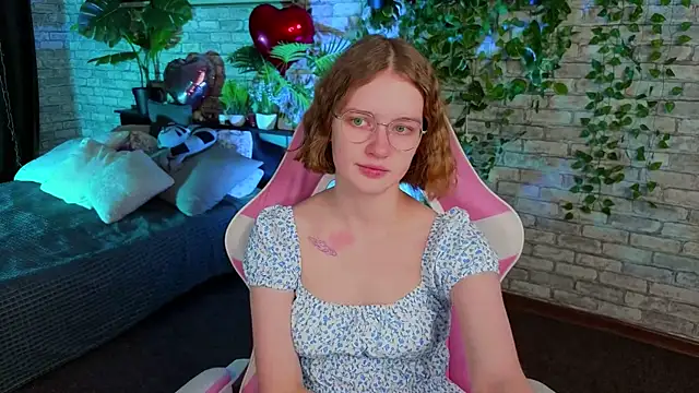 Mia Mooore online show from February 9, 1:26 pm