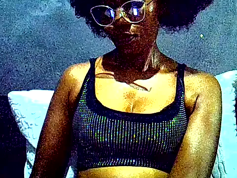 Snapshot of PreettyTee chatting on April 18, 8:53 pm PreettyTee online show from April 18, 8:53 pm