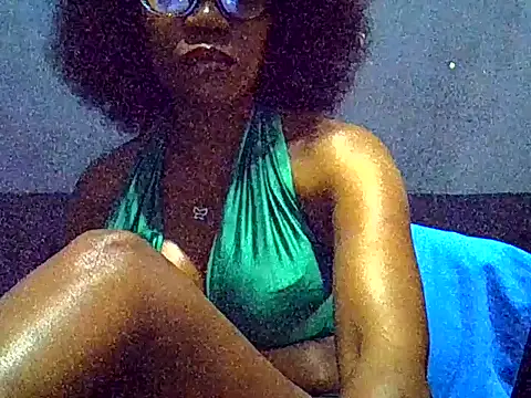 Snapshot of PreettyTee chatting on July 17, 11:42 pm PreettyTee online show from July 17, 11:42 pm