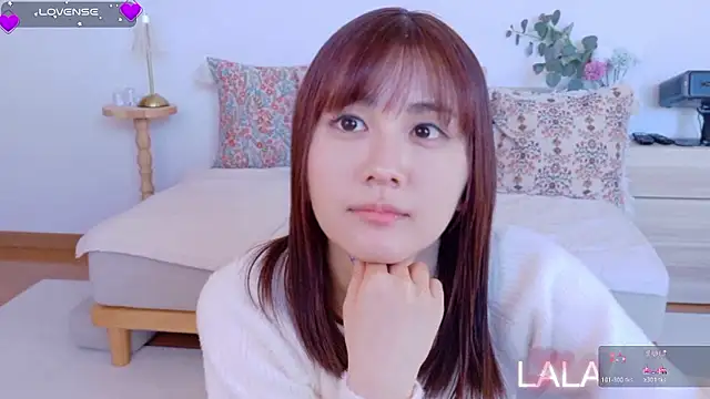 Snapshot of Lalachan_jp chatting on February 4, 2:50 am Lalachan jp online show from February 4, 2:50 am