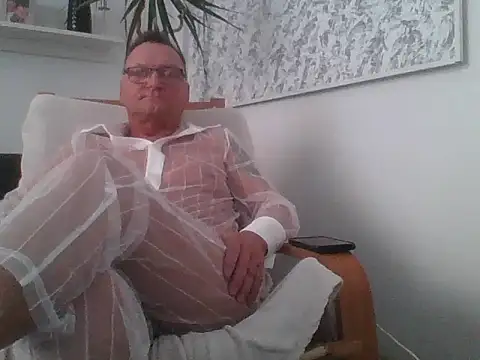 Snapshot of alf0402 chatting on November 30, 1:15 pm alf0402 online show from November 30, 1:15 pm