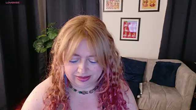 MilfArlet online show from January 12, 7:30 pm