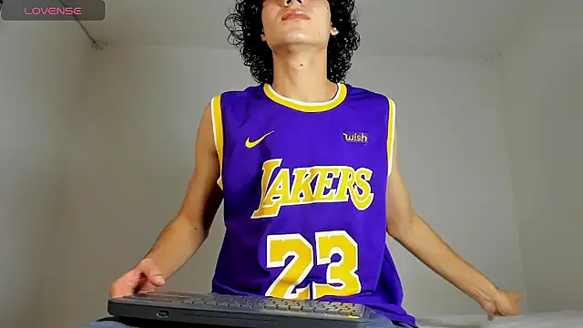 Esteban2  online show from February 10, 6:01 pm