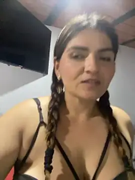 RosaliaVicky online show from January 11, 1:32 am