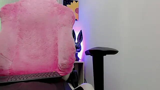 Mishell hot  online show from February 1, 7:45 pm