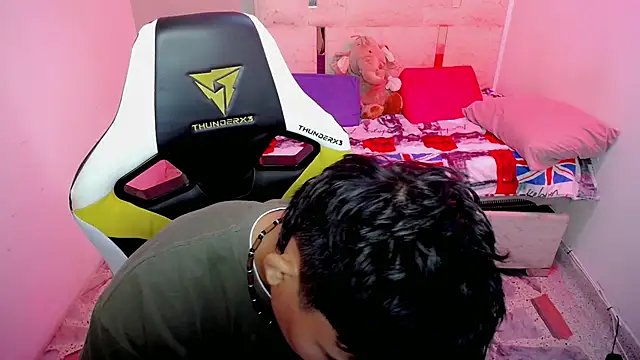 Green XoX online show from February 6, 1:25 pm