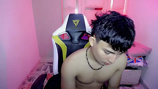 Green XoX online show from February 8, 1:25 pm