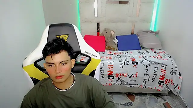 Green XoX online show from February 10, 1:48 pm