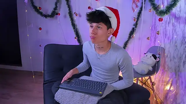 Snapshot of Jake_beach_ chatting on December 20, 1:45 am Jake beach online show from December 20, 1:45 am