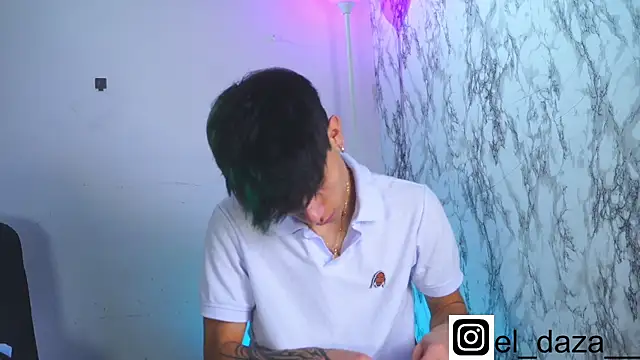 Snapshot of Jake_beach_ chatting on January 12, 2:17 am Jake beach online show from January 12, 2:17 am