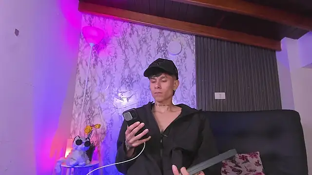 Snapshot of Jake_beach_ chatting on February 8, 2:31 pm Jake beach online show from February 8, 2:31 pm