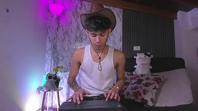 Snapshot of Jake_beach_ chatting on February 9, 3:21 am Jake beach online show from February 9, 3:21 am