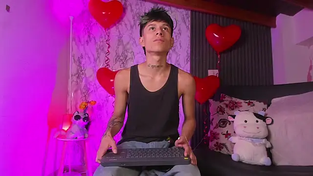 Snapshot of Jake_beach_ chatting on February 13, 1:56 am Jake beach online show from February 13, 1:56 am