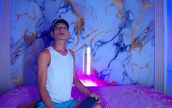 Snapshot of Peter_boys_1 chatting on January 10, 3:08 am Peter boys 1 online show from January 10, 3:08 am