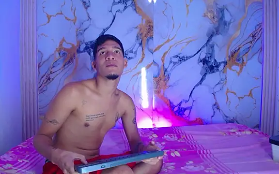 Snapshot of Peter_boys_1 chatting on January 11, 3:11 am Peter boys 1 online show from January 11, 3:11 am