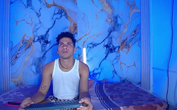 Snapshot of Peter_boys_1 chatting on January 17, 3:11 am Peter boys 1 online show from January 17, 3:11 am