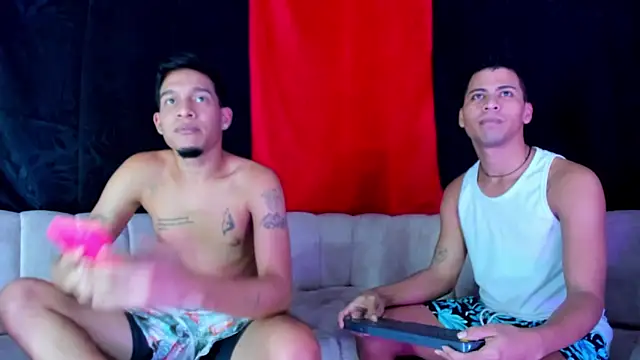 Snapshot of Peter_boys_1 chatting on February 2, 3:16 am Peter boys 1 online show from February 2, 3:16 am