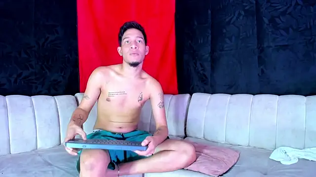 Snapshot of Peter_boys_1 chatting on February 10, 3:10 am Peter boys 1 online show from February 10, 3:10 am