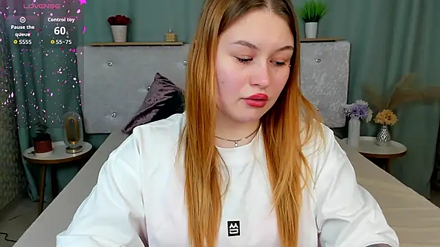 Snapshot of MilanaXHoney chatting on February 28, 1:06 am MilanaXHoney online show from February 28, 1:06 am