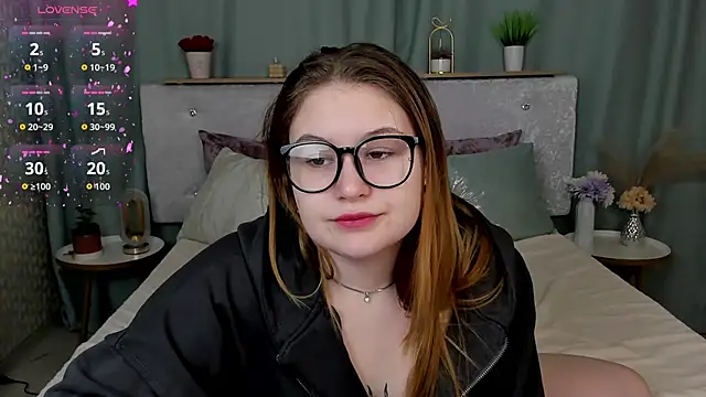 Snapshot of MilanaXHoney chatting on March 5, 1:01 am MilanaXHoney online show from March 5, 1:01 am