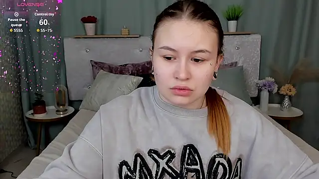 Snapshot of MilanaXHoney chatting on March 6, 12:51 am MilanaXHoney online show from March 6, 12:51 am