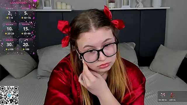 Snapshot of MilanaXHoney chatting on March 21, 8:19 am MilanaXHoney online show from March 21, 8:19 am