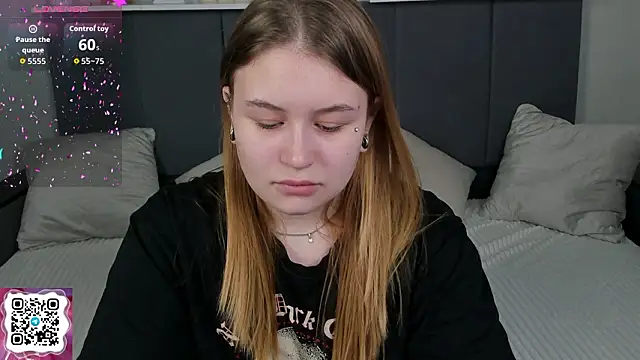 Snapshot of MilanaXHoney chatting on March 27, 1:00 am MilanaXHoney online show from March 27, 1:00 am