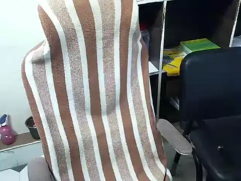 TwinklyBasket897 online show from December 3, 3:21 pm