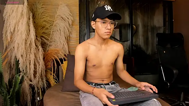 isaac grimm online show from January 11, 3:11 am