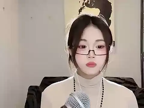 Snapshot of REne-0925 chatting on February 9, 4:49 am REne-0925 online show from February 9, 4:49 am