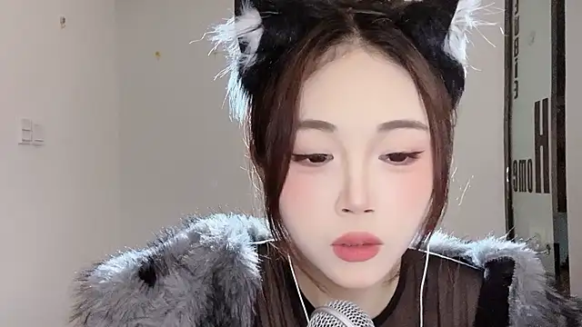 Snapshot of REne-0925 chatting on February 13, 4:30 am REne-0925 online show from February 13, 4:30 am