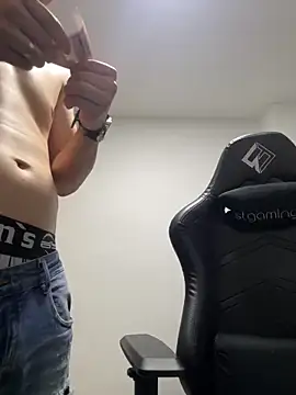 Liam jones10 online show from February 7, 5:33 am