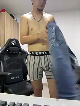 Liam jones10 online show from February 10, 5:00 am