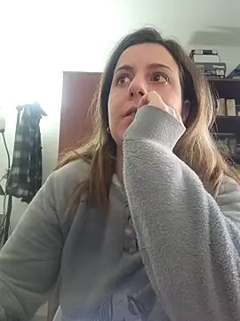 Snapshot of Sareyxon chatting on December 4, 8:23 am Sareyxon online show from December 4, 8:23 am