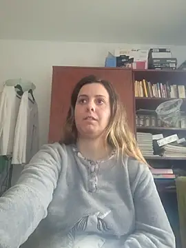 Snapshot of Sareyxon chatting on December 18, 10:21 am Sareyxon online show from December 18, 10:21 am