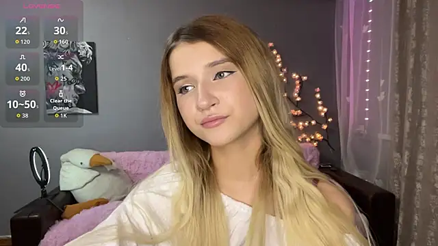 VikkiWittel online show from December 18, 4:35 pm