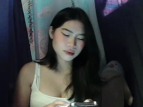 Snapshot of Allysonxx05 chatting on February 13, 1:23 am Allysonxx05 online show from February 13, 1:23 am