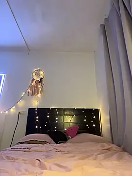 kira velour online show from December 19, 12:39 am