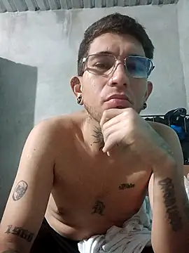 Snapshot of macarywillm chatting on March 20, 7:35 am macarywillm online show from March 20, 7:35 am