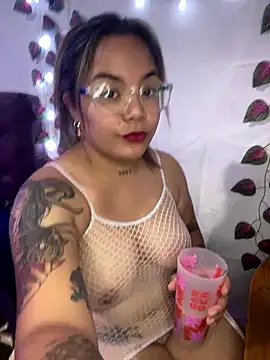 Lindalatina2001 online show from January 11, 12:59 am