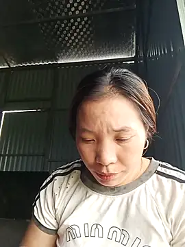 Evelyn-n online show from April 2, 5:27 am