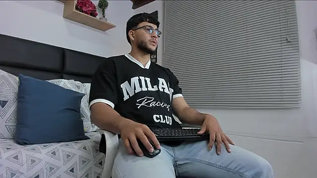 mike foxxx  online show from February 8, 1:25 pm