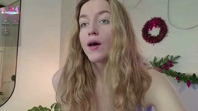 Snapshot of SoftDreamer chatting on December 14, 2:22 pm SoftDreamer online show from December 14, 2:22 pm