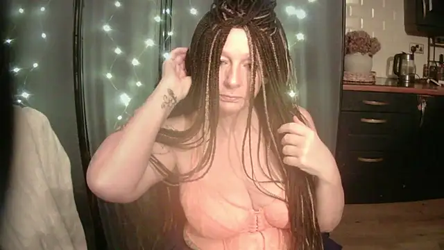 Snapshot of pixxiexo chatting on January 8, 12:57 am pixxiexo online show from January 8, 12:57 am