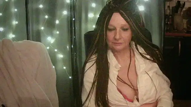 Snapshot of pixxiexo chatting on January 8, 10:23 pm pixxiexo online show from January 8, 10:23 pm