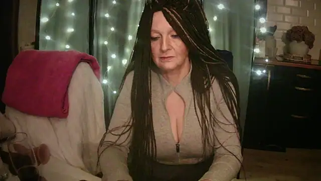 Snapshot of pixxiexo chatting on January 13, 2:28 am pixxiexo online show from January 13, 2:28 am