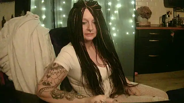 Snapshot of pixxiexo chatting on February 1, 11:03 pm pixxiexo online show from February 1, 11:03 pm